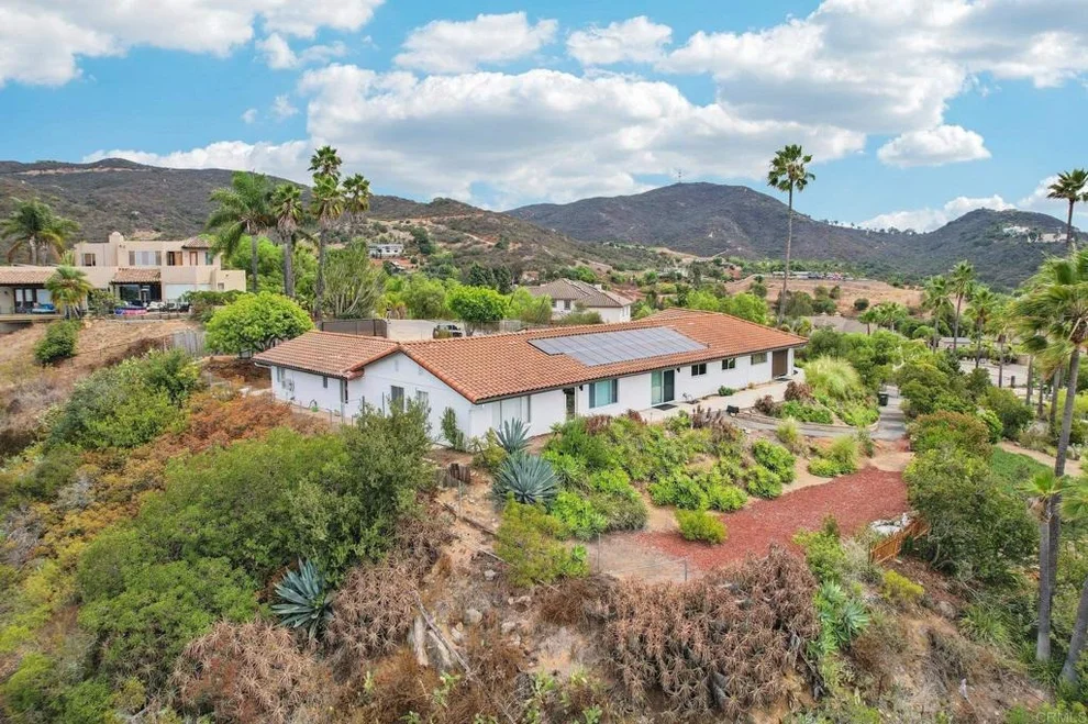 Unit for sale at 2068 Camino Culebra, Vista, CA 92084