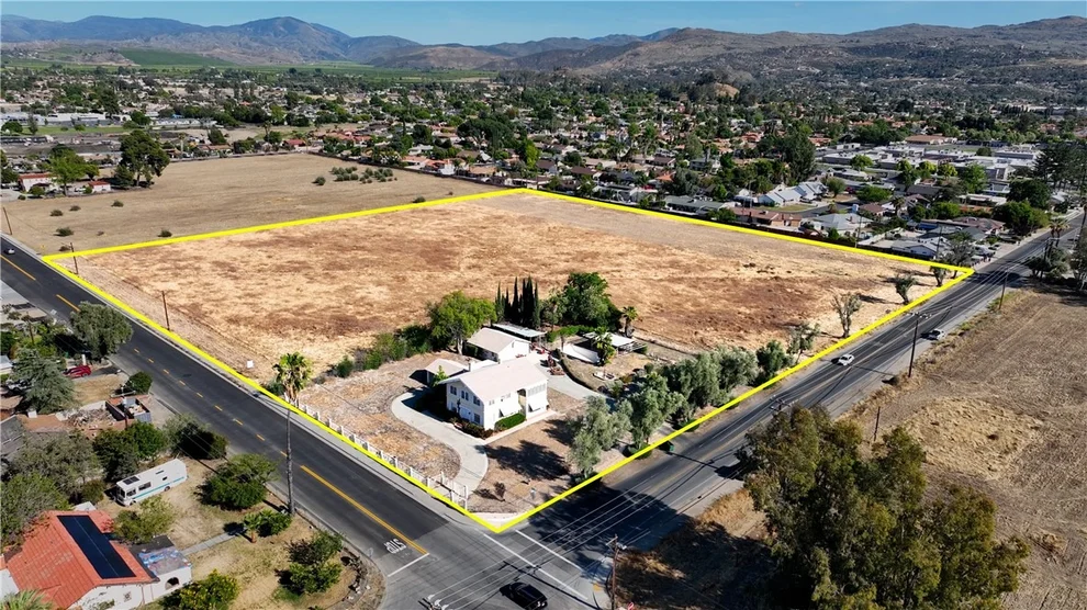 Unit for sale at 41531 Acacia, Hemet, CA 92544