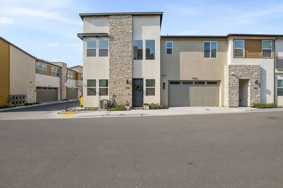 Unit for sale at 7962 Belluno, San Diego, CA 92126