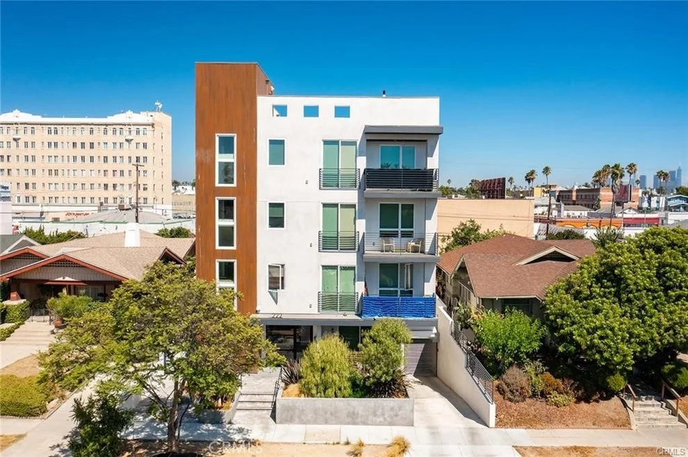 Unit for sale at 222 N Manhattan, Los Angeles, CA 90004