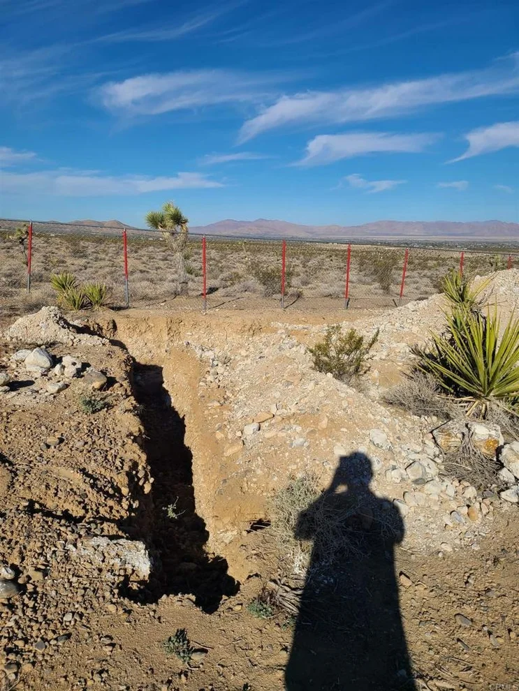 Unit for sale at 37598 Bauer Road, Lucerne Valley, CA 92356