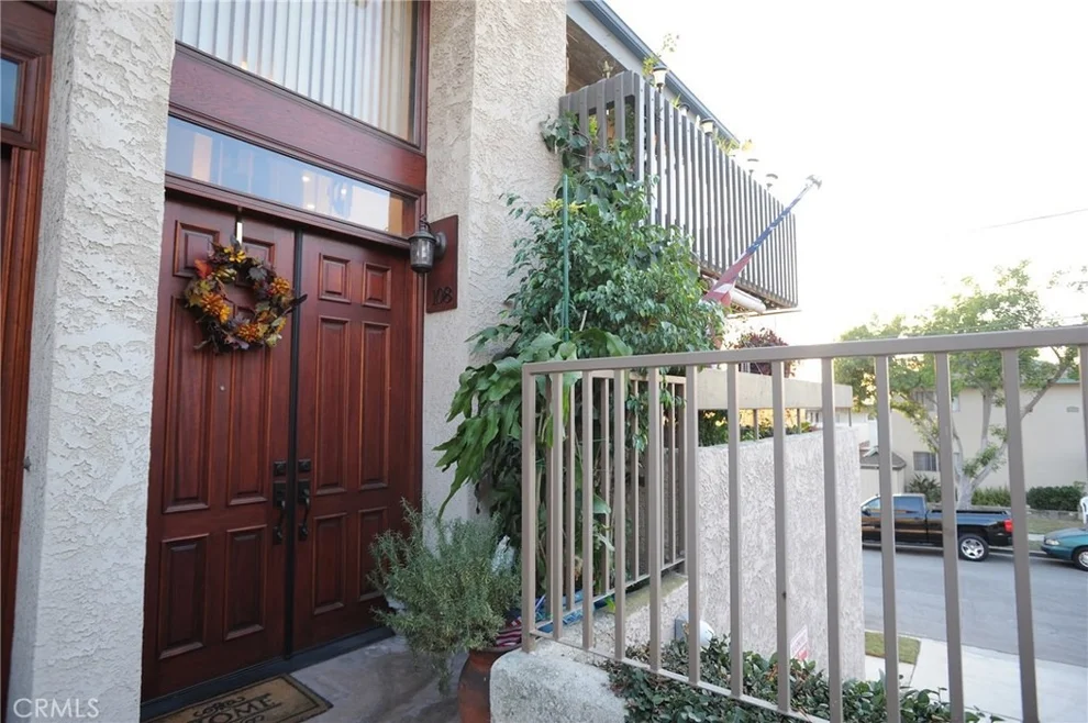 Unit for sale at 2298 Rose Avenue, Signal Hill, CA 90755