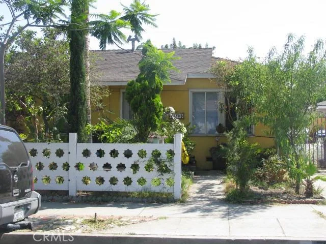 Unit for sale at 7817 7819 Claybeck Avenue, Sun Valley, CA 91352