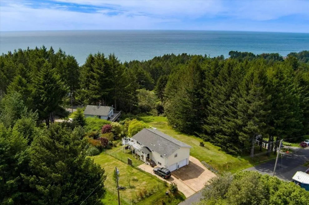 Unit for sale at 520 Redwood Road, Whitethorn, CA 95589