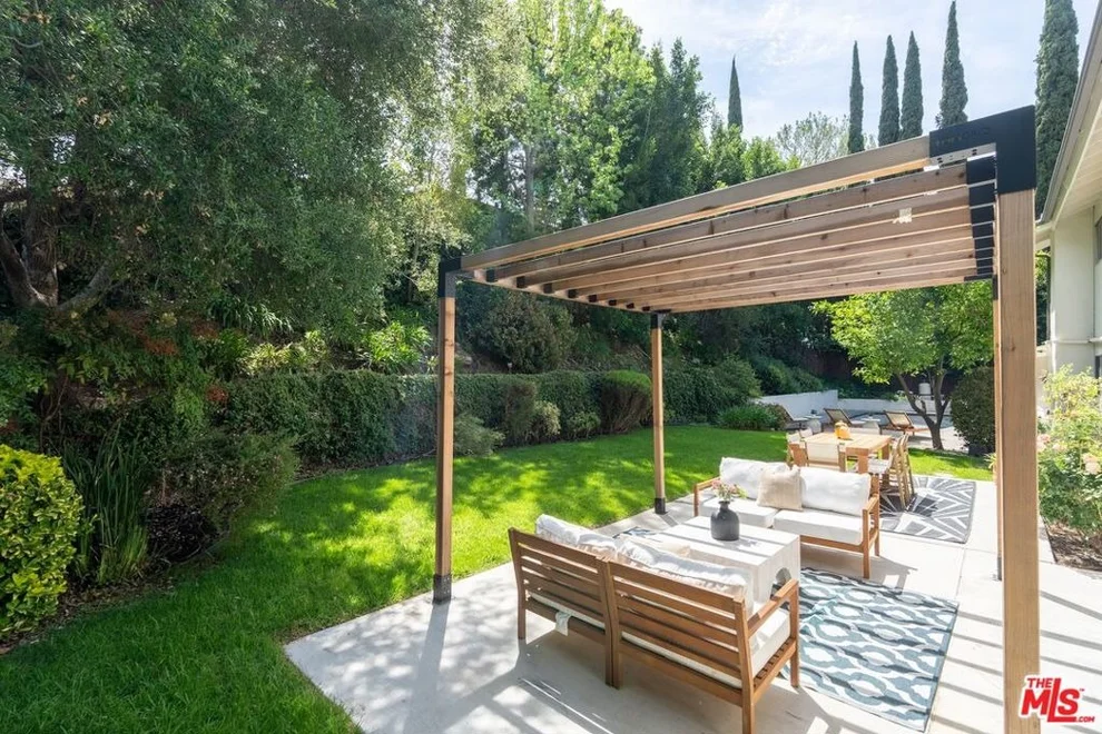 Unit for sale at 3592 Alana Drive, Sherman Oaks, CA 91403