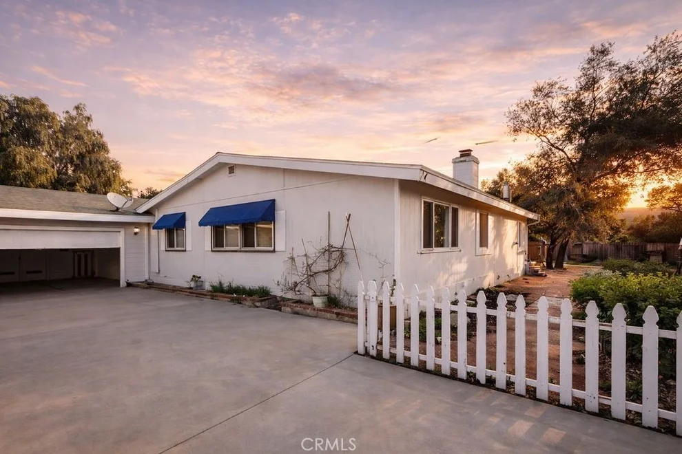 Unit for sale at 8851 Hierba, Agua Dulce, CA 91390
