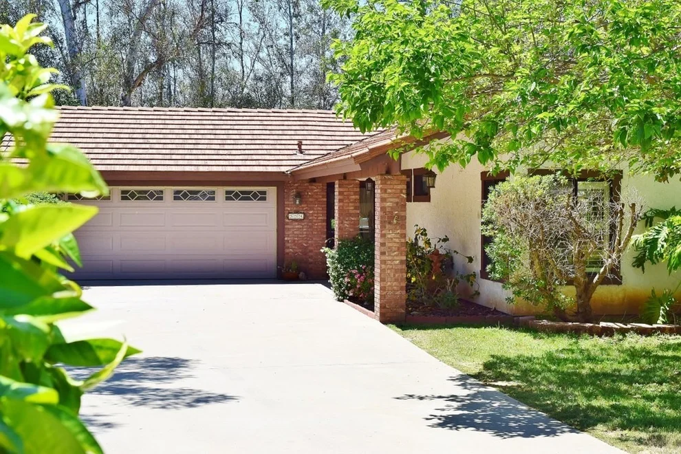 Unit for sale at 594 Country Terrace, Ramona, CA 92065