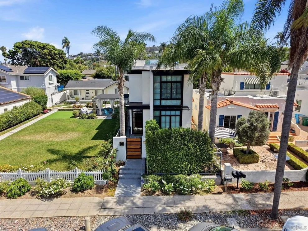 Unit for sale at 7429 Draper Ave, La Jolla, CA 92037