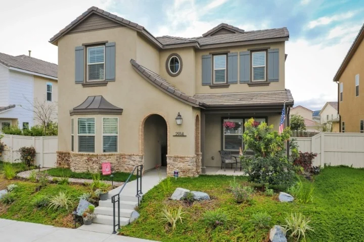 Unit for sale at 2914 Fledgling Dr, Escondido, CA 92029