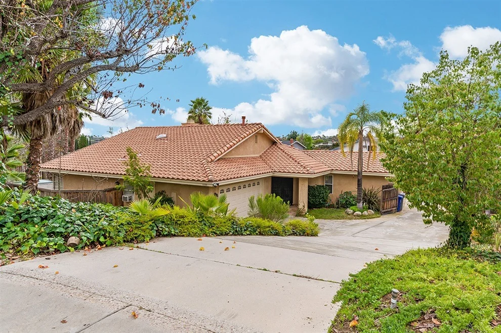 Unit for sale at 13301 Jonathon Park Ln, Poway, CA 92064