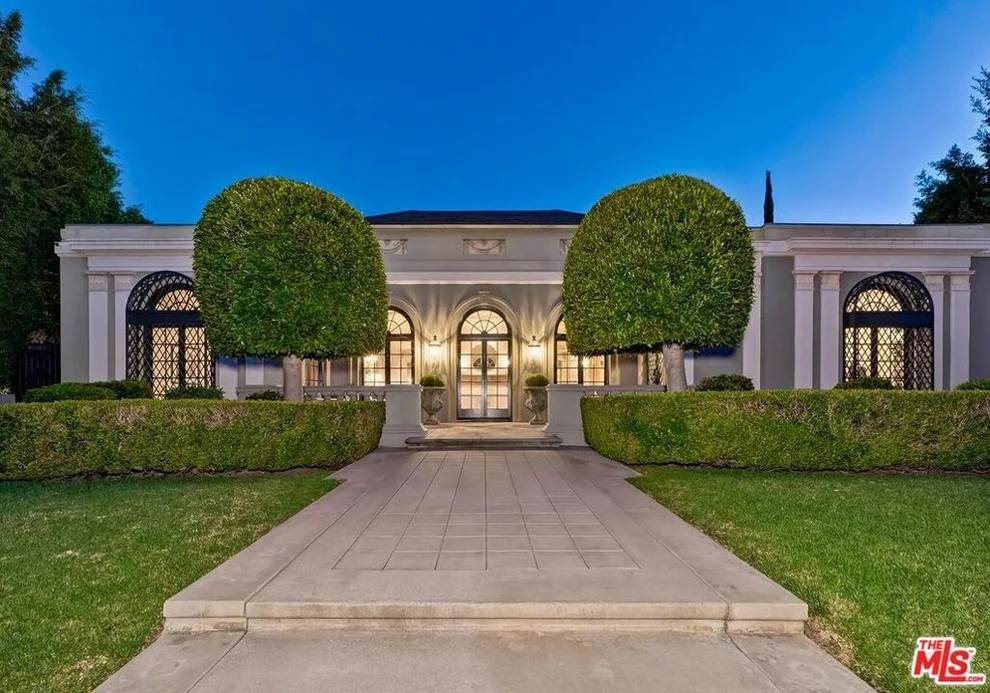 Unit for sale at 803 N Rexford Drive, Beverly Hills, CA 90210