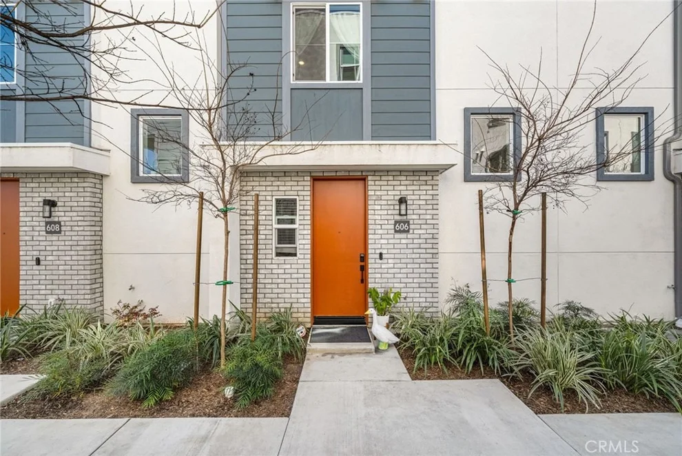 Unit for sale at 606 Dawson, Long Beach, CA 90814