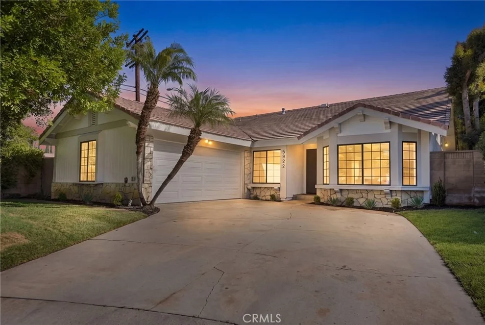 Unit for sale at 5922 Julian Lane, Tarzana, CA 91356