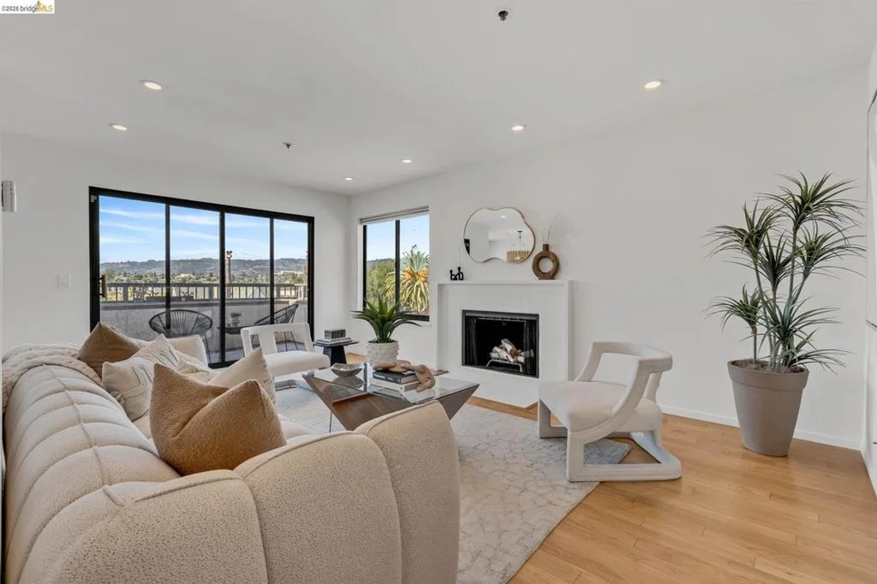 Unit for sale at 322 Hanover Ave, Oakland, CA 94606