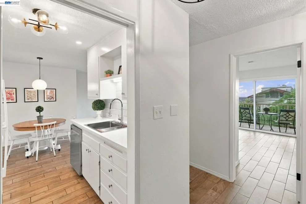 2 Panoramic Way