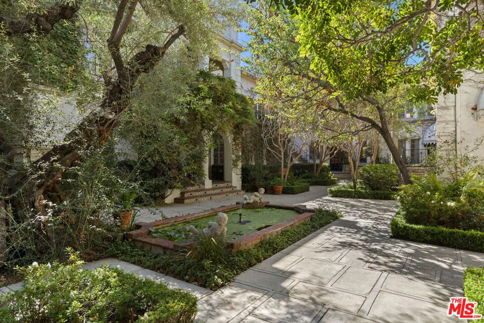 Unit for sale at 450 N Sycamore Avenue, Los Angeles, CA 90036