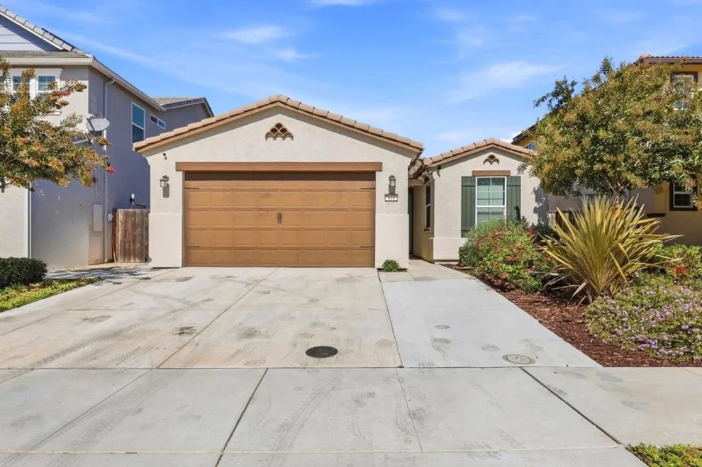 Unit for sale at 610 Valencia Way, Hollister, CA 95023