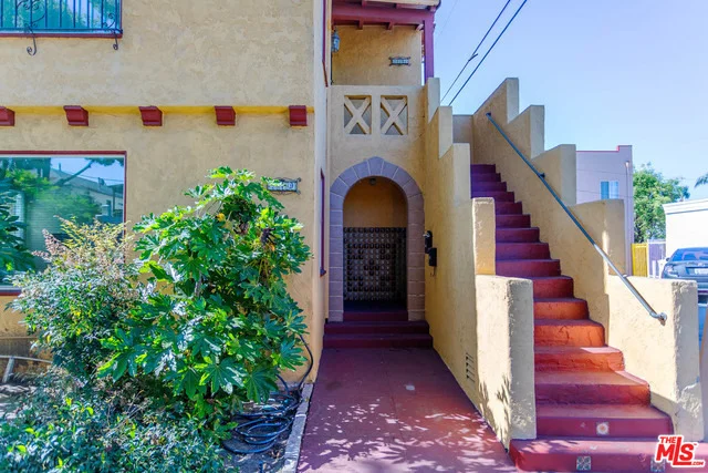 Unit for sale at 219 W 25TH Street, Long Beach, CA 90806