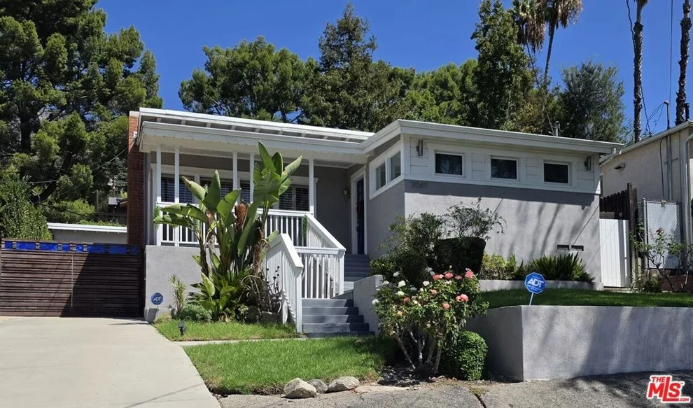 Unit for sale at 3049 Brookhill Street, La Crescenta, CA 91214