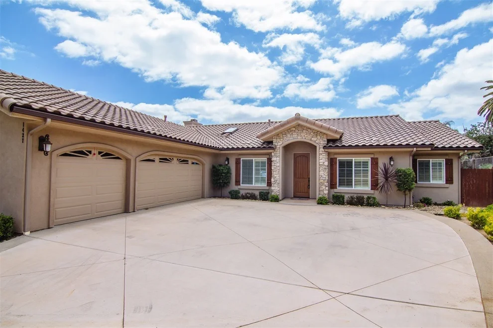 Unit for sale at 1427 Lloyd, Escondido, CA 92027