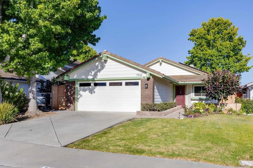 Unit for sale at 7934 Calle Posada, Carlsbad, CA 92009