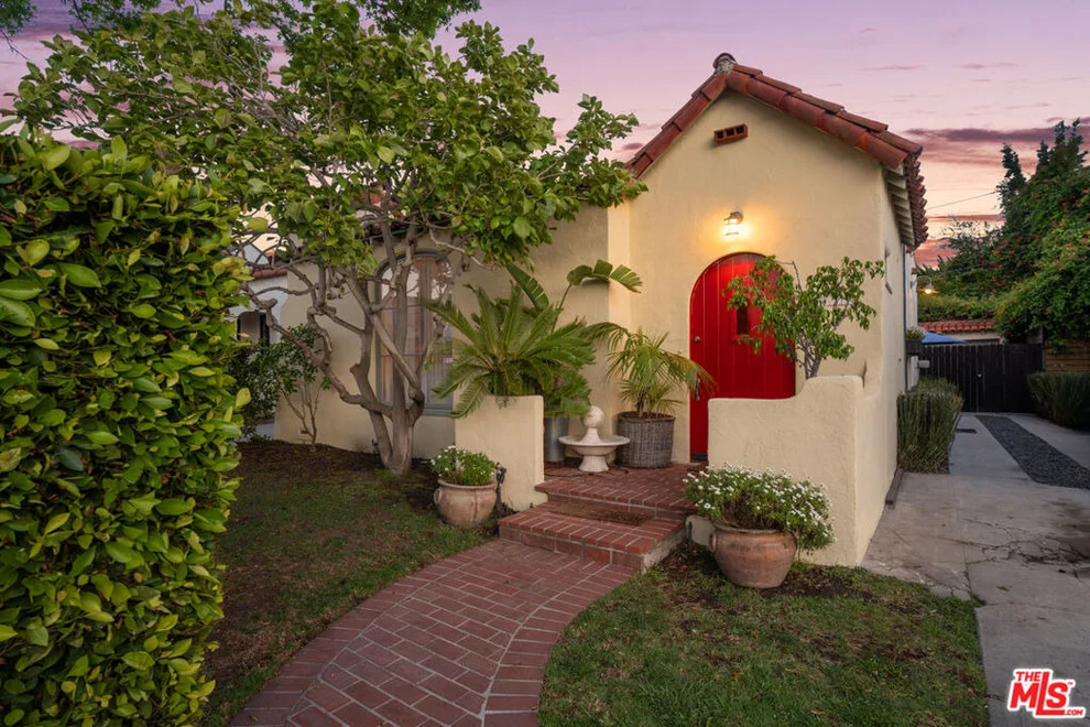 Unit for sale at 1118 Grant Avenue, Venice, CA 90291
