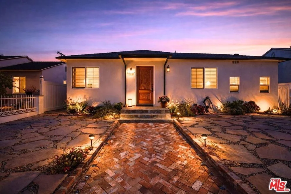Unit for sale at 5822 Lindley Avenue, Encino, CA 91316