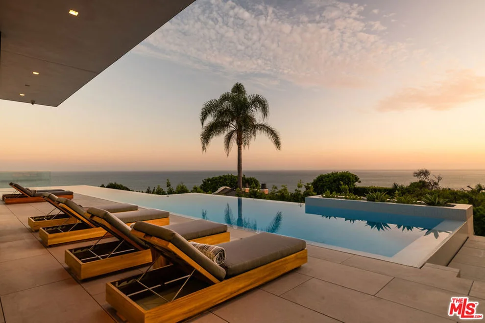 Unit for sale at 26946 Pacific Coast Highway, Malibu, CA 90265