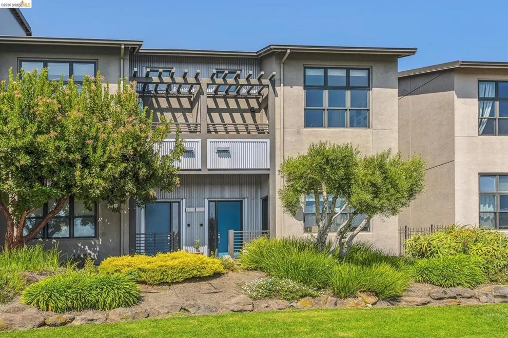 Unit for sale at 2861 Regatta Dr, Oakland, CA 94601