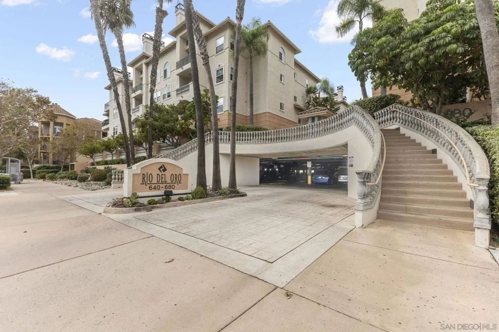 Unit for sale at 640 Camino De La Reina, San Diego, CA 92108