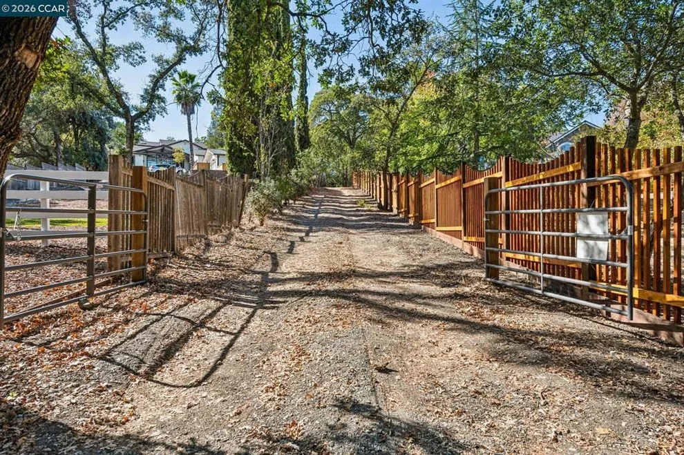 Unit for sale at 2050 Buttner Rd, Pleasant Hill, CA 94523
