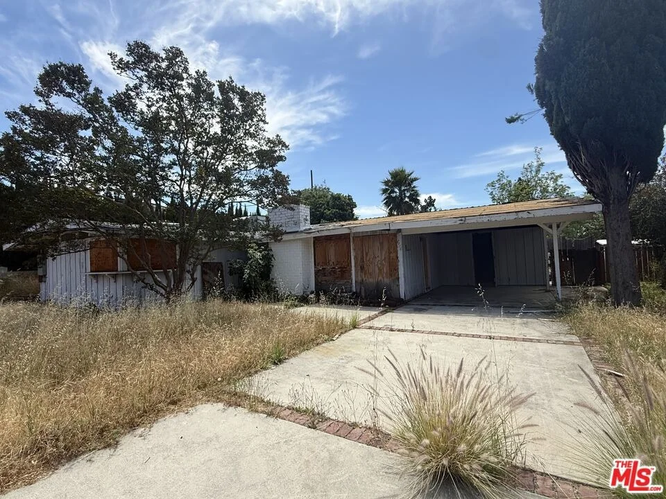 Unit for sale at 7716 Grove Street, Tujunga, CA 91042