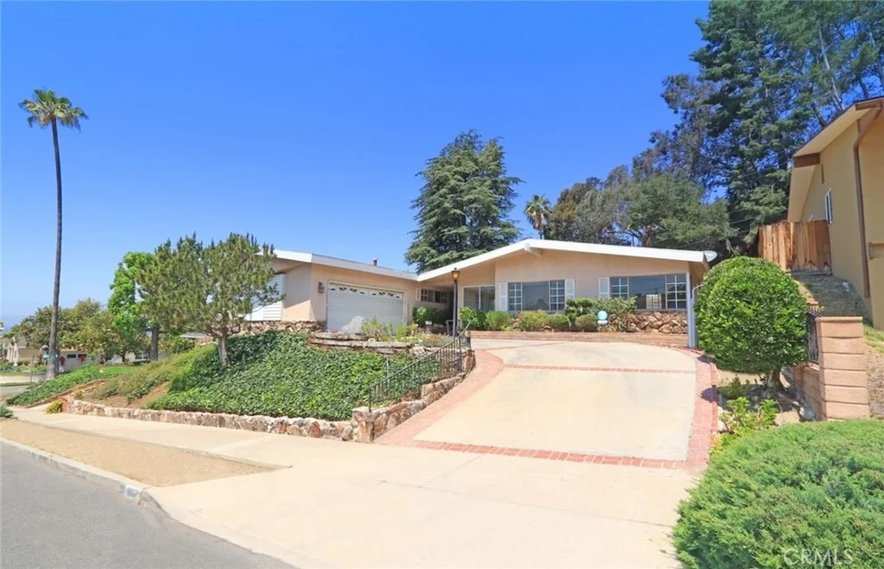 Unit for sale at 1007 Amherst Drive, Burbank, CA 91504
