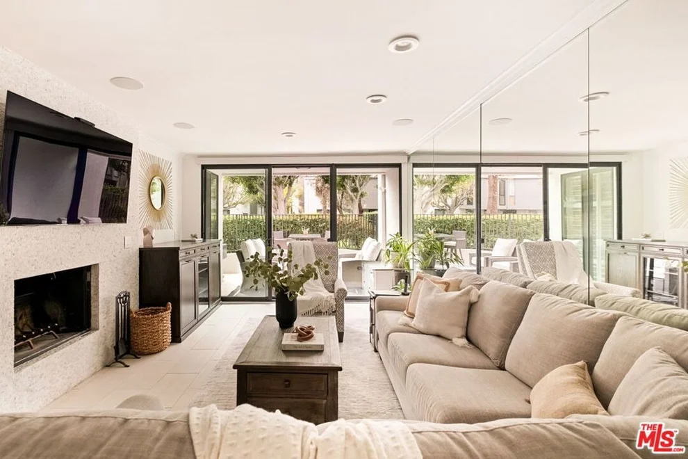 Unit for sale at 2940 Neilson Way, Santa Monica, CA 90405