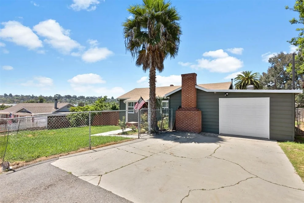 Unit for sale at 162 Walker Way, Vista, CA 92083