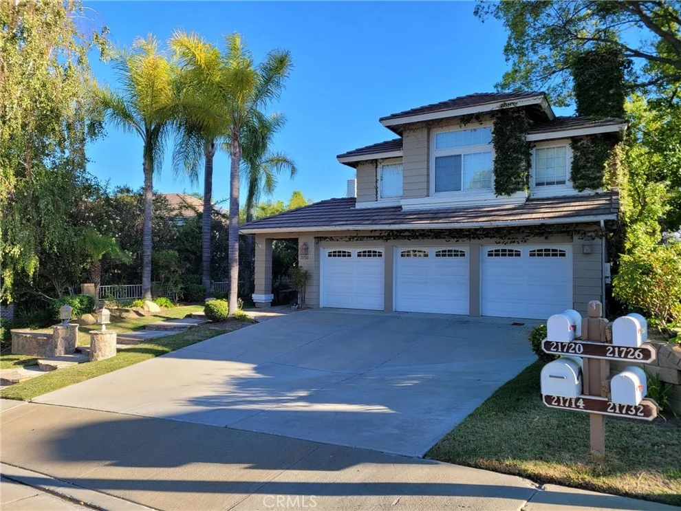 Unit for sale at 21720 Don Gee Court, Saugus, CA 91350
