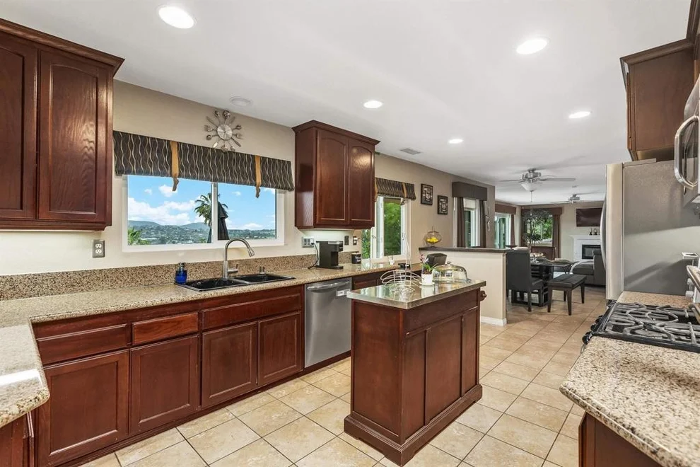 Unit for sale at 220 Journeys End, Vista, CA 92083
