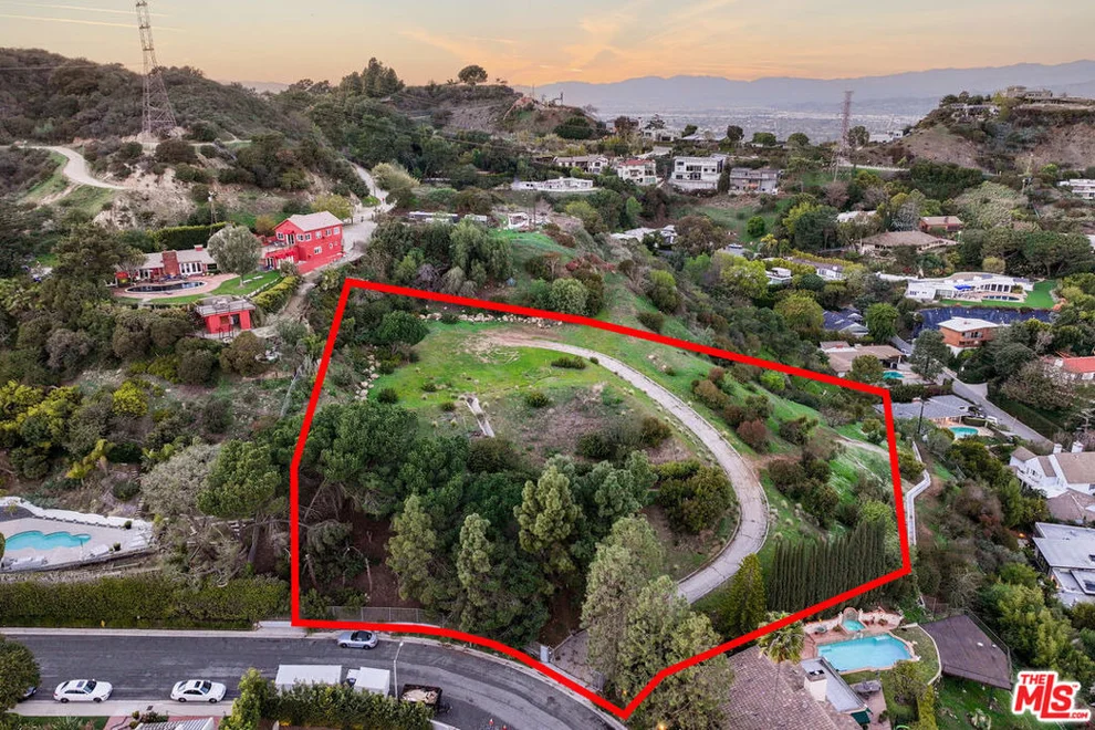 Unit for sale at 2666 Larmar Road, Los Angeles, CA 90068