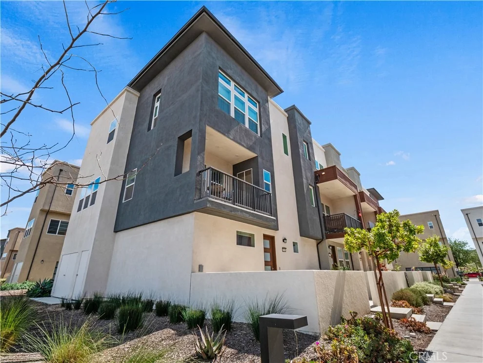 Unit for sale at 27013 Hummingbird Lane, Valencia, CA 91381