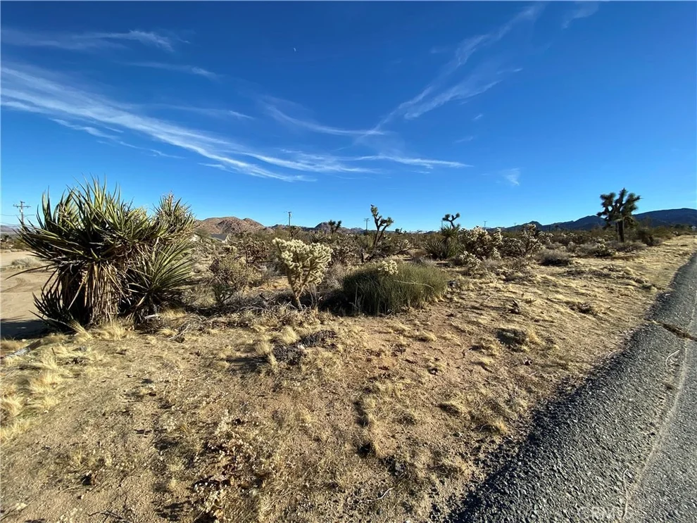 Unit for sale at 6925 Sunnyhill Road, Joshua Tree, CA 92252