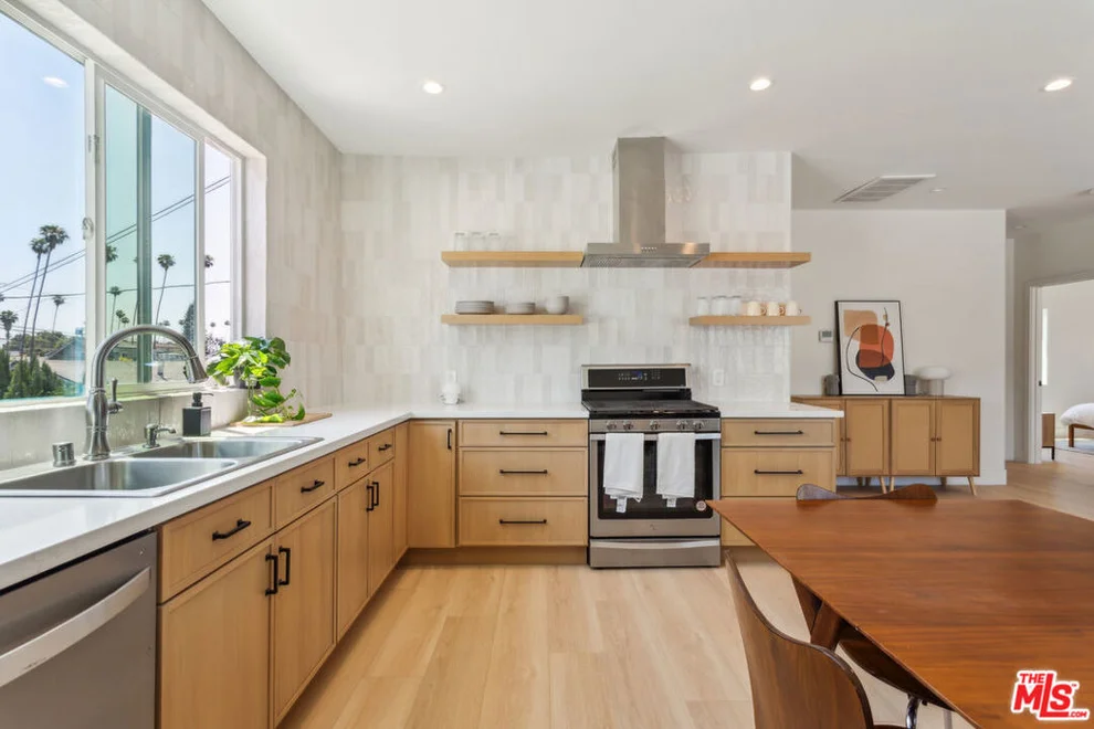 Unit for sale at 3014 9th Avenue, Los Angeles, CA 90018