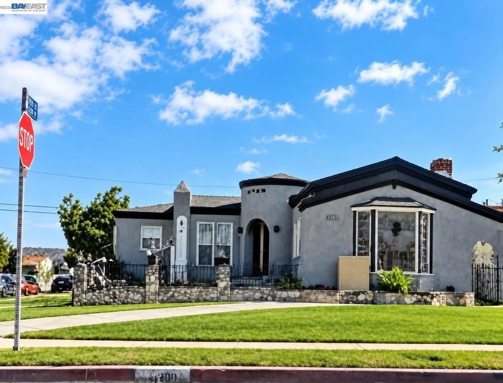 Unit for sale at 3200 W 76Th St, Los Angeles, CA 90043