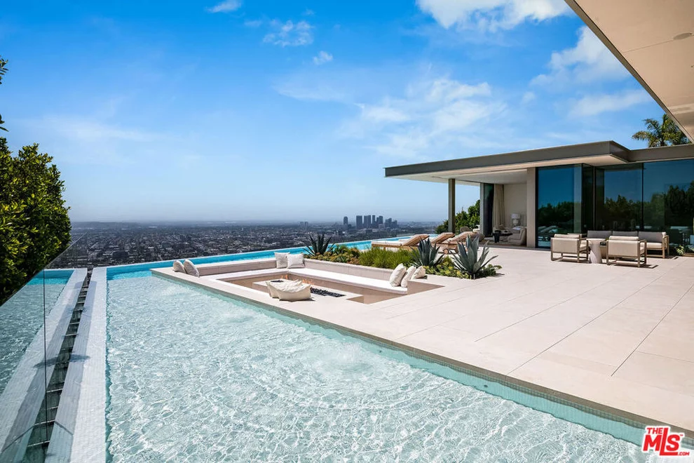 Unit for sale at 9016 Thrasher Avenue, Los Angeles, CA 90069