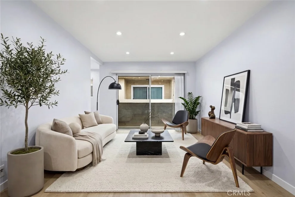 Unit for sale at 6245 Woodman Avenue, Valley Glen, CA 91401