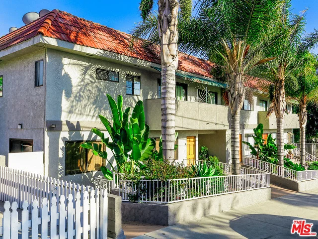 Unit for sale at 850 LUCILE Avenue, Los Angeles, CA 90026