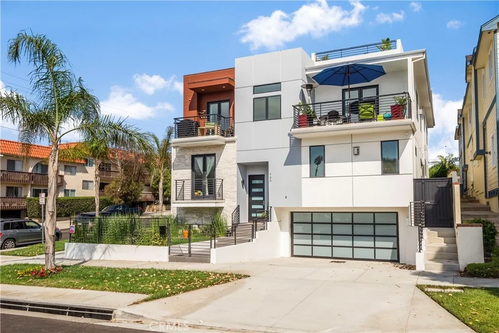 Unit for sale at 700 S Broadway, Redondo Beach, CA 90277