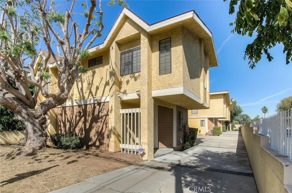 Unit for sale at 2015 1 Vanderbilt Lane, Redondo Beach, CA 90278