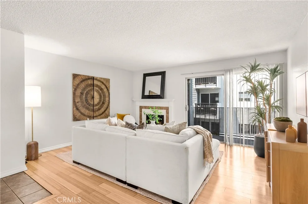 Unit for sale at 1919 E Beverly, Long Beach, CA 90802