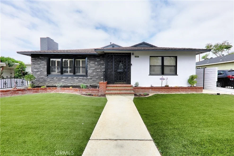 Unit for sale at 4029 Elm Avenue, Long Beach, CA 90807