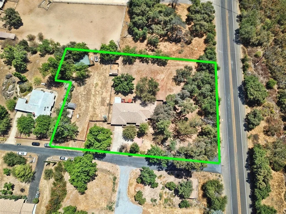 Unit for sale at 16615 Peace Valley Ln, Ramona, CA 92065